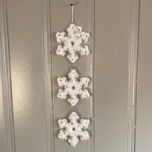 NWT Set of 2 Beautiful White Tinsel Snowflake ❄️ Holiday Decorations - Picture 10 of 16